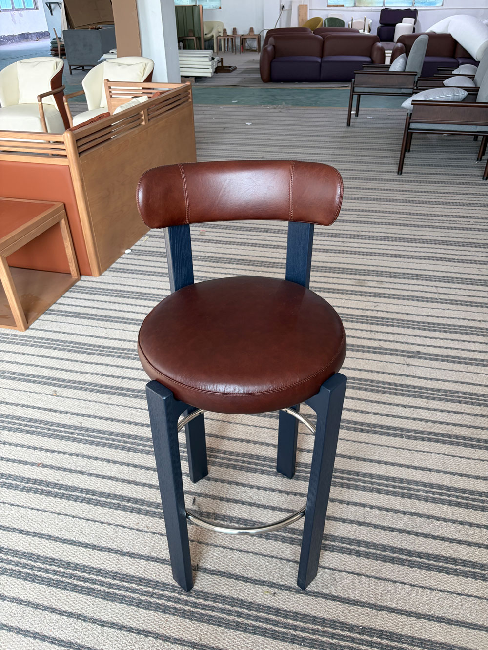 Modern Solid Wood Bar Chair with Upholstered Leather Seat for Hotel Bar (3)