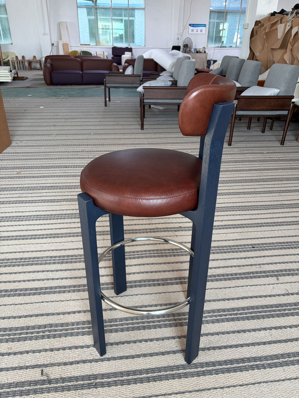 Modern Solid Wood Bar Chair with Upholstered Leather Seat for Hotel Bar (4)